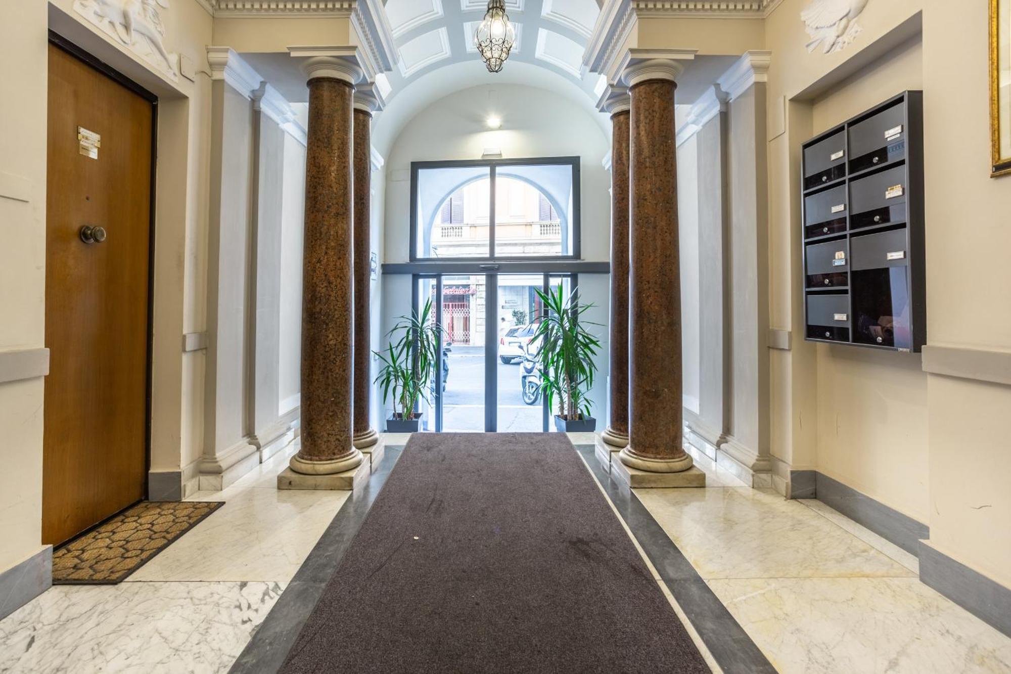 Luxury Inn Opera Roma Exterior foto