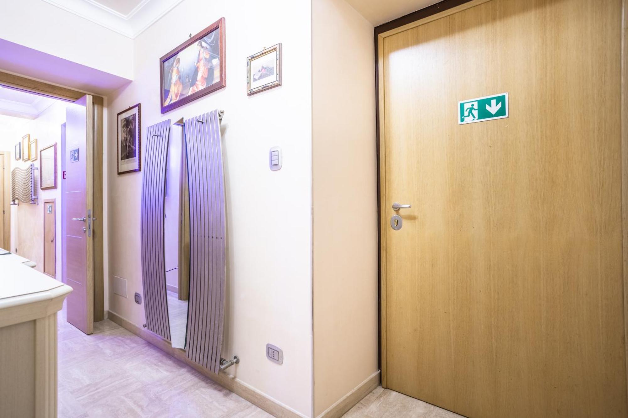 Luxury Inn Opera Roma Exterior foto