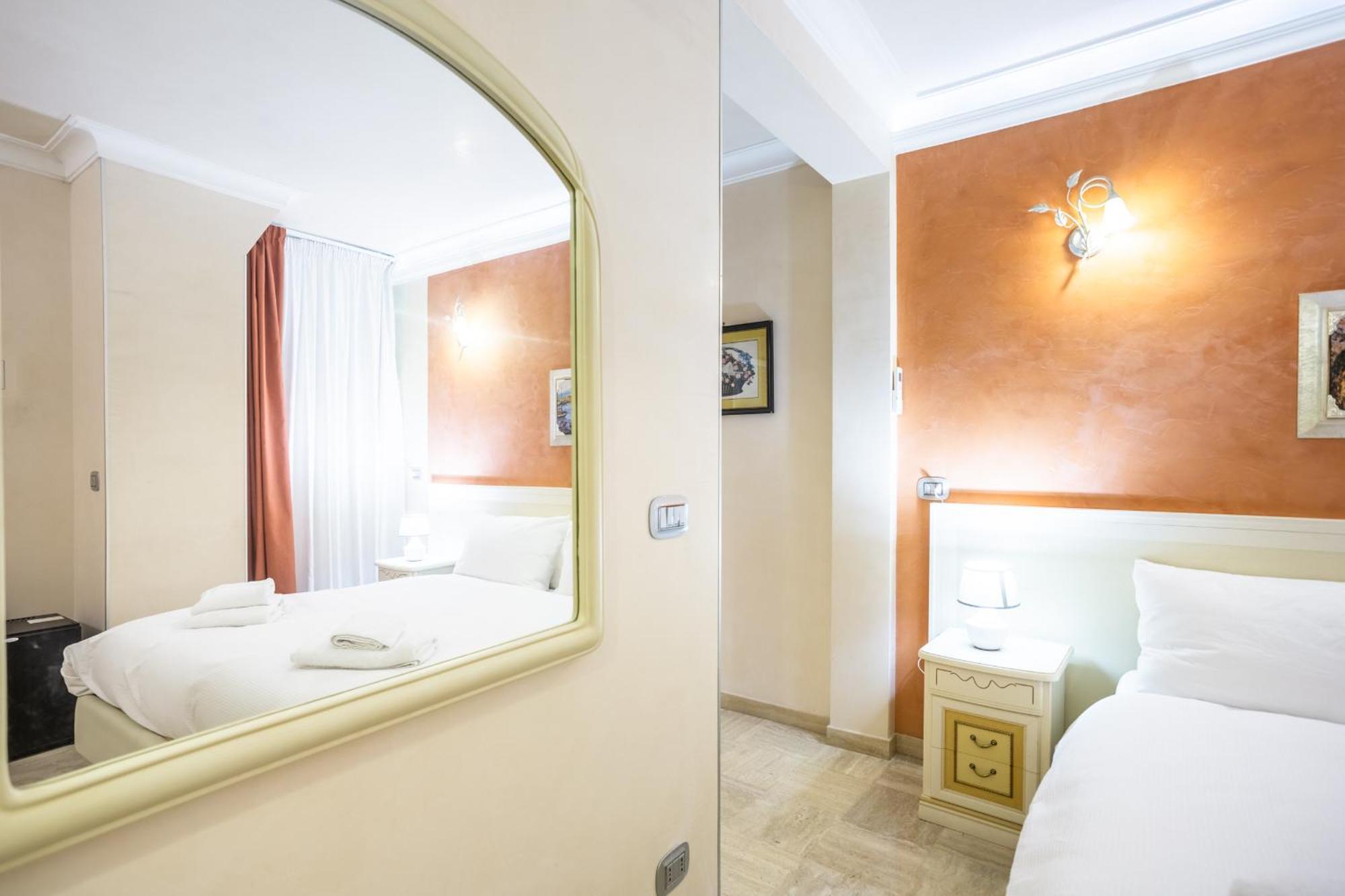 Luxury Inn Opera Roma Exterior foto